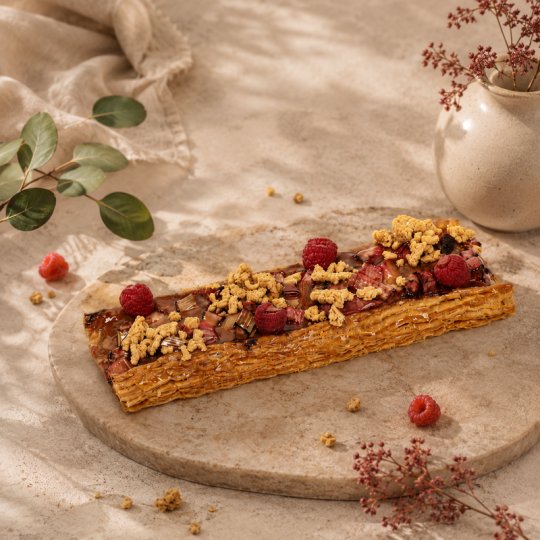 Bande de tarte rhubarbe crumble et framboises
